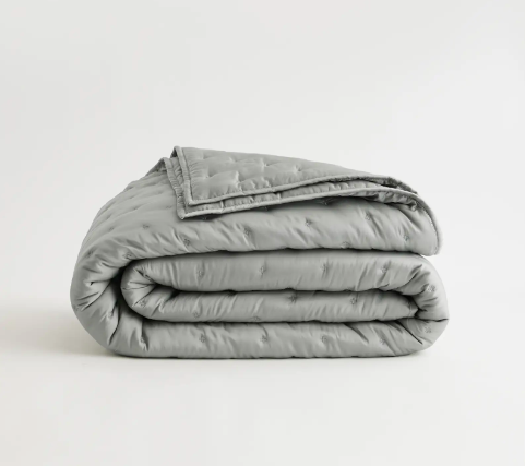 Folded Quince bamboo quilt in gray