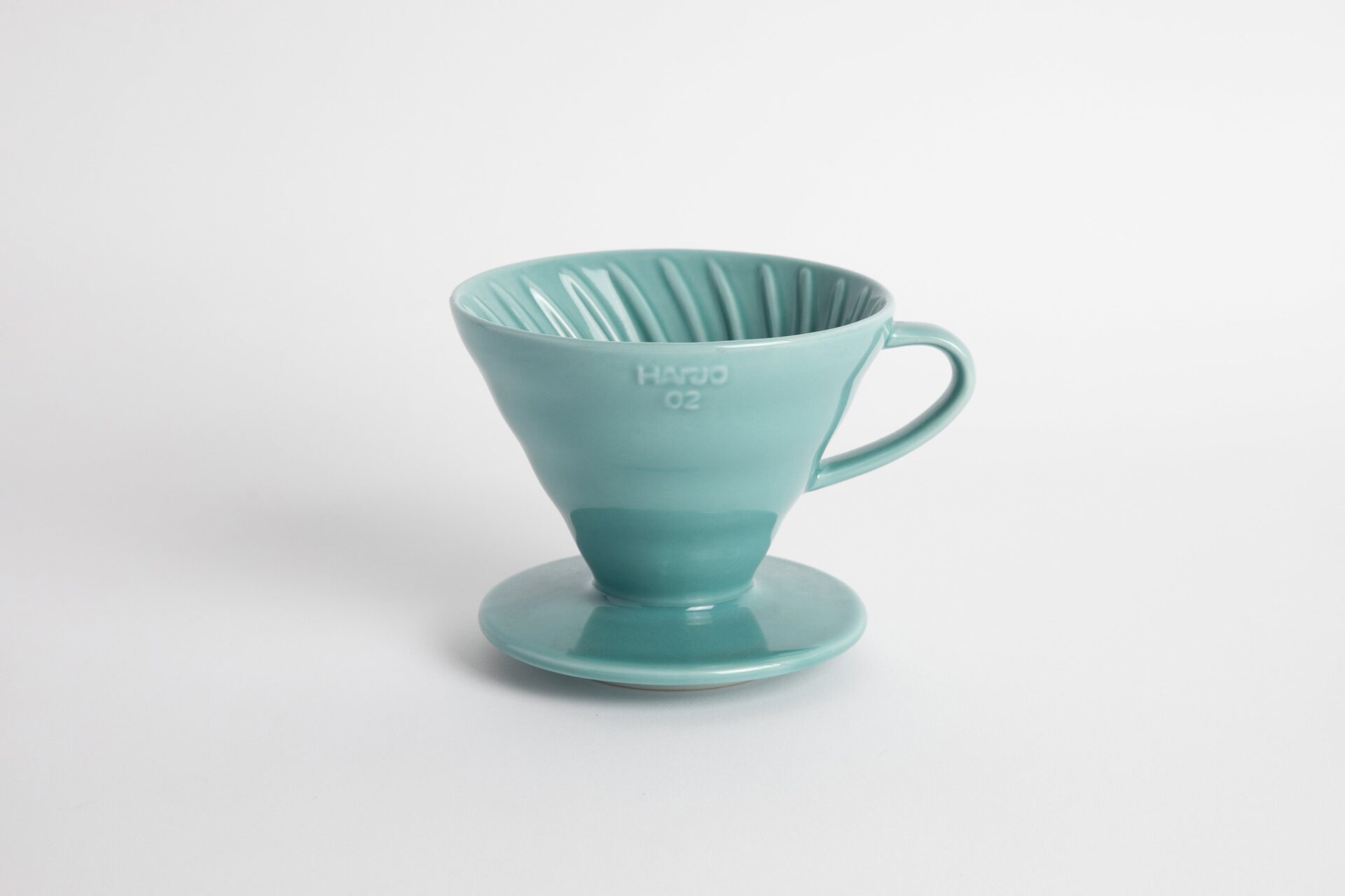 Brew coffee without using plastic with a v60 ceramic coffee maker 