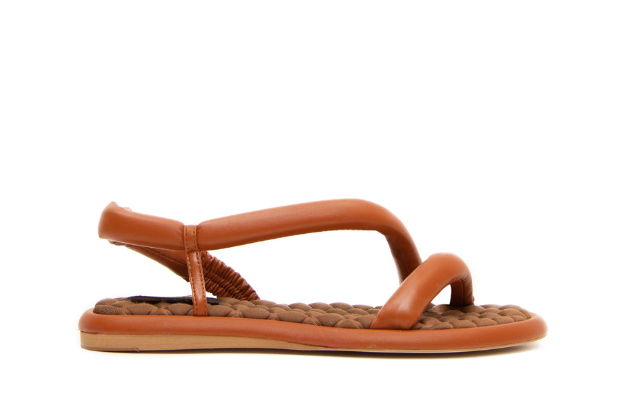 AERA Gina Flats: Luxury vegan shoes in Cuoio Nappa-Effect for women.