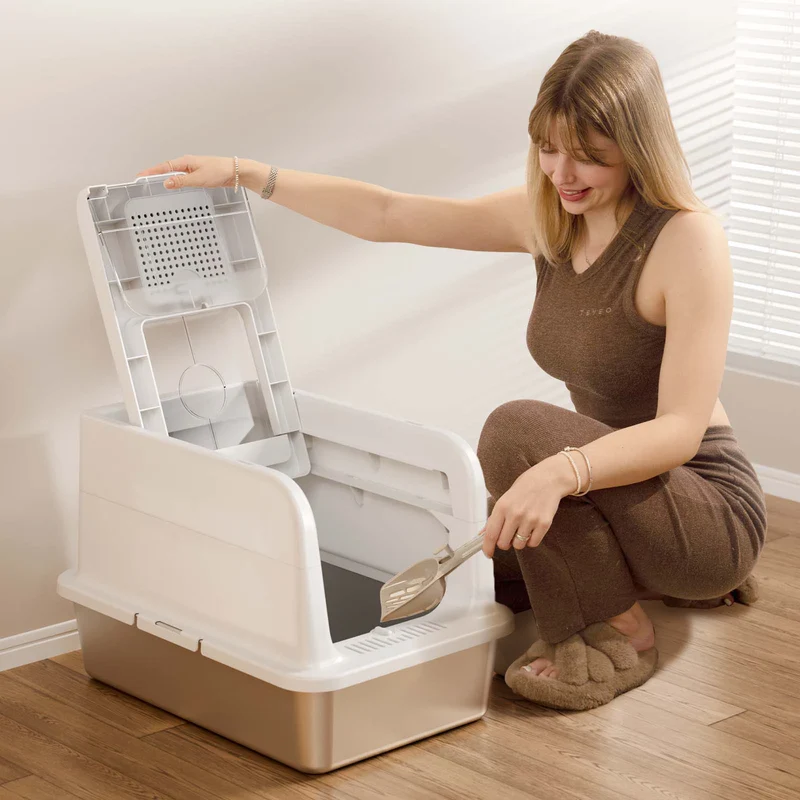 Courpal extra-large stainless steel litter box with a semi-enclosed lid and activated charcoal compartment, placed on a clean surface with litter inside.